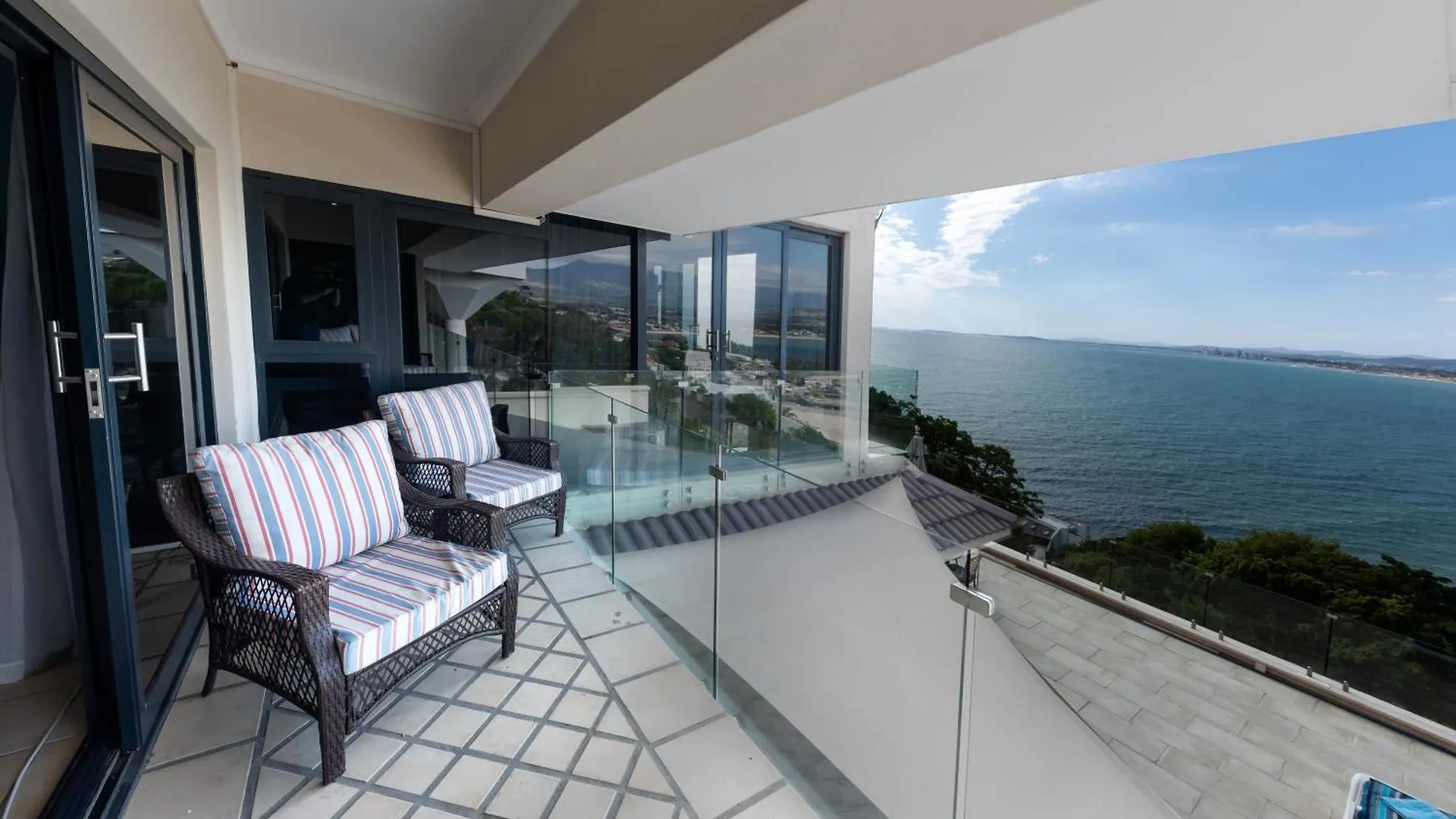 Ocean Views, Sleeps 6 In 3 Bedrooms, 3 Bathrooms Cape Town