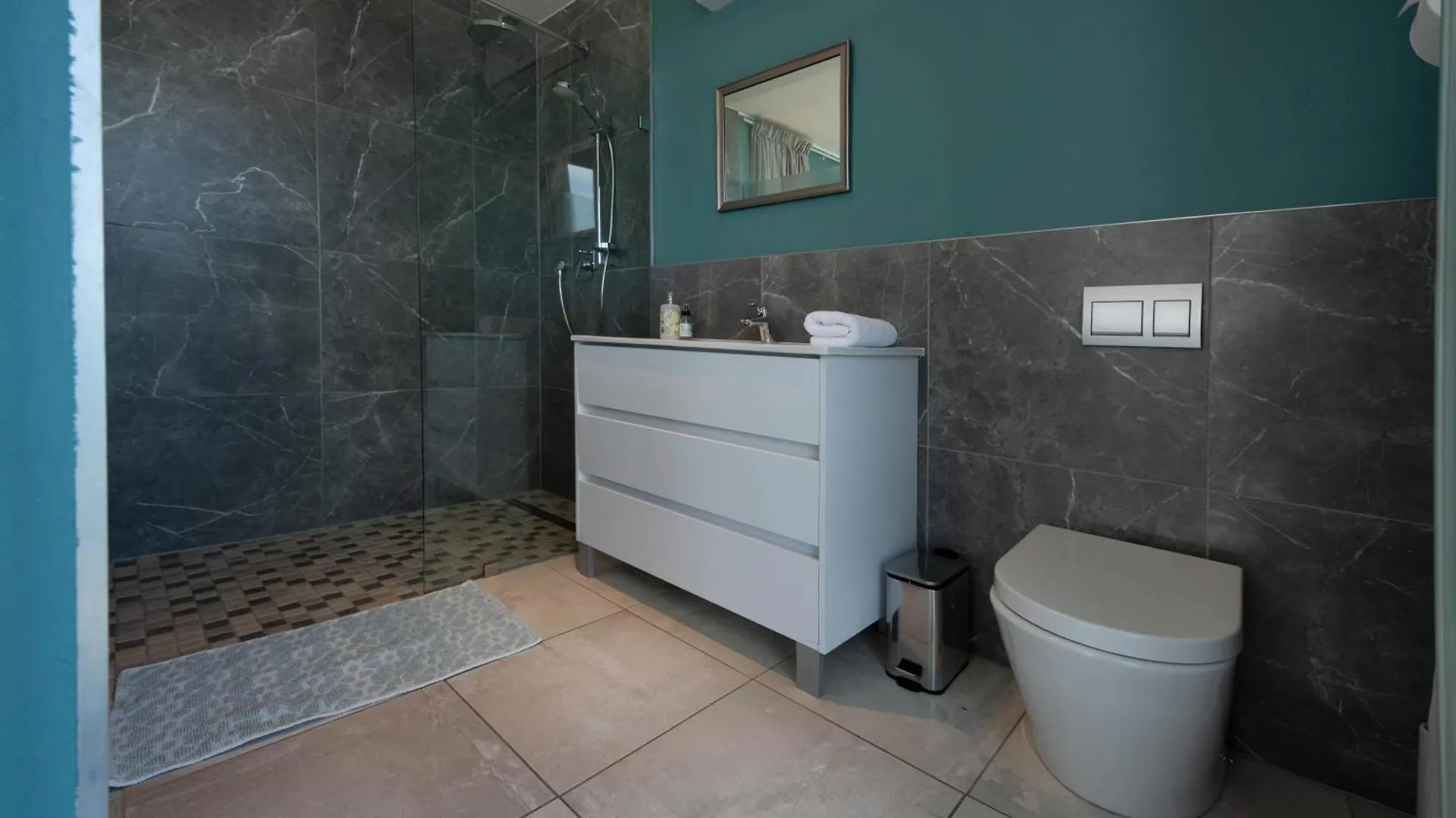 Ocean Views, Sleeps 6 In 3 Bedrooms, 3 Bathrooms Cape Town Daire
