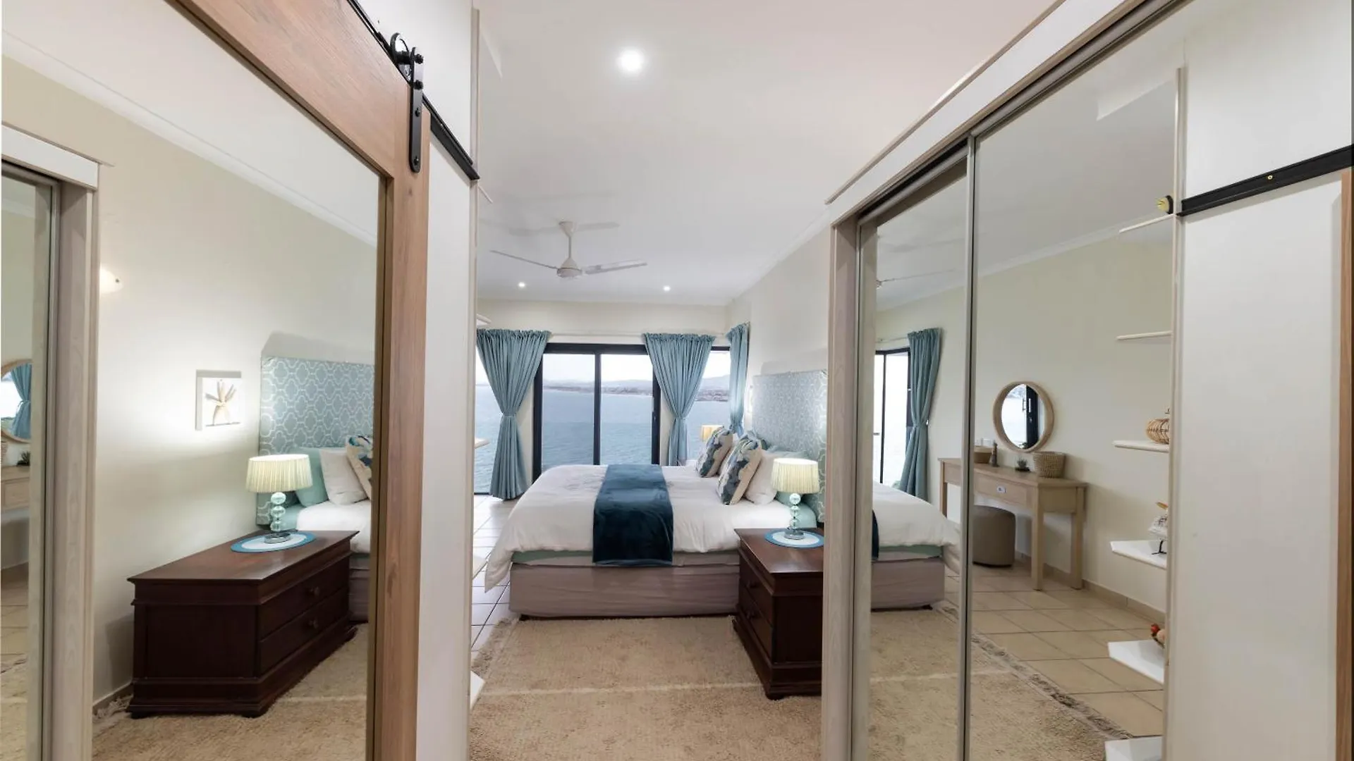 Ocean Views, Sleeps 6 In 3 Bedrooms, 3 Bathrooms Cape Town