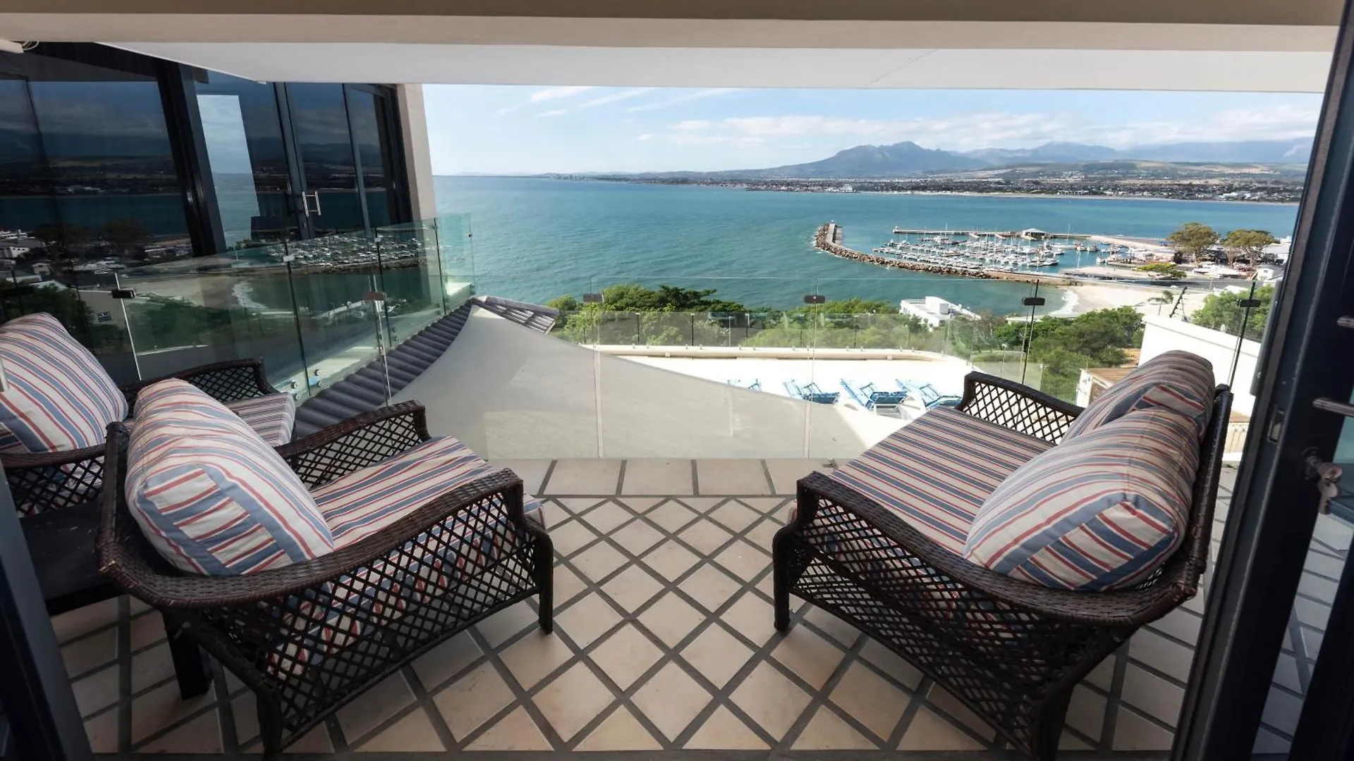 Ocean Views, Sleeps 6 In 3 Bedrooms, 3 Bathrooms Cape Town 0*,  Güney Afrika